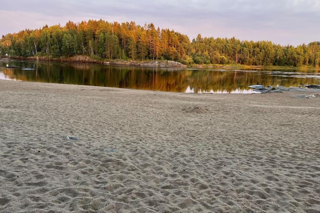 Attraktiv & Smart Funkishytte Pa Nes Strandhager. Arnes  Bagian luar foto