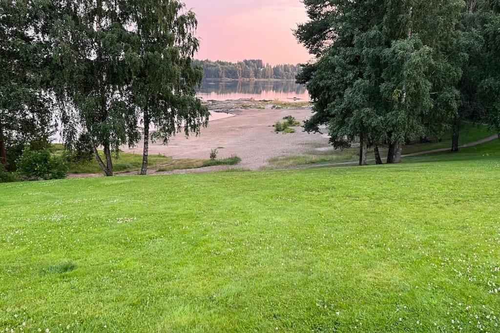 Attraktiv & Smart Funkishytte Pa Nes Strandhager. Arnes  Bagian luar foto