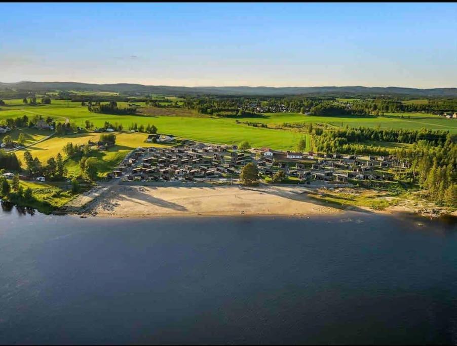Attraktiv & Smart Funkishytte Pa Nes Strandhager. Arnes  Bagian luar foto